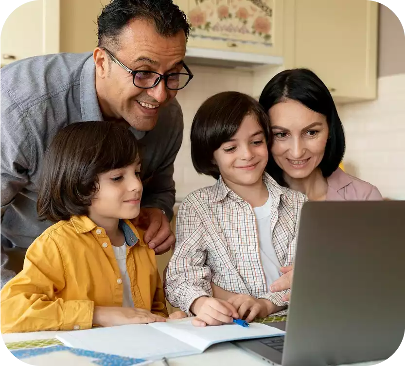 Padres de familia felices al ver un gran cambio por los consejos financieros que han seguido gracias